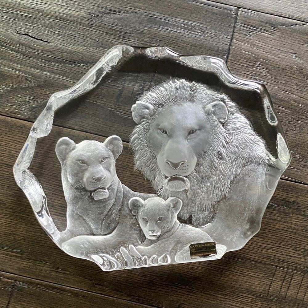 MATS JONASSON Crystal Lion Family Decorative Paperweight